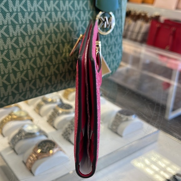 MICHAEL KORS
Reed Large Snap Signature Wallet
Electric Pink 
NWT - Picture 4 of 16